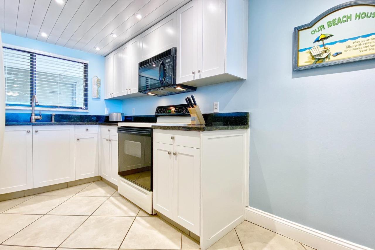 Lighthouse Towers 704 Apartment Clearwater Beach Bagian luar foto